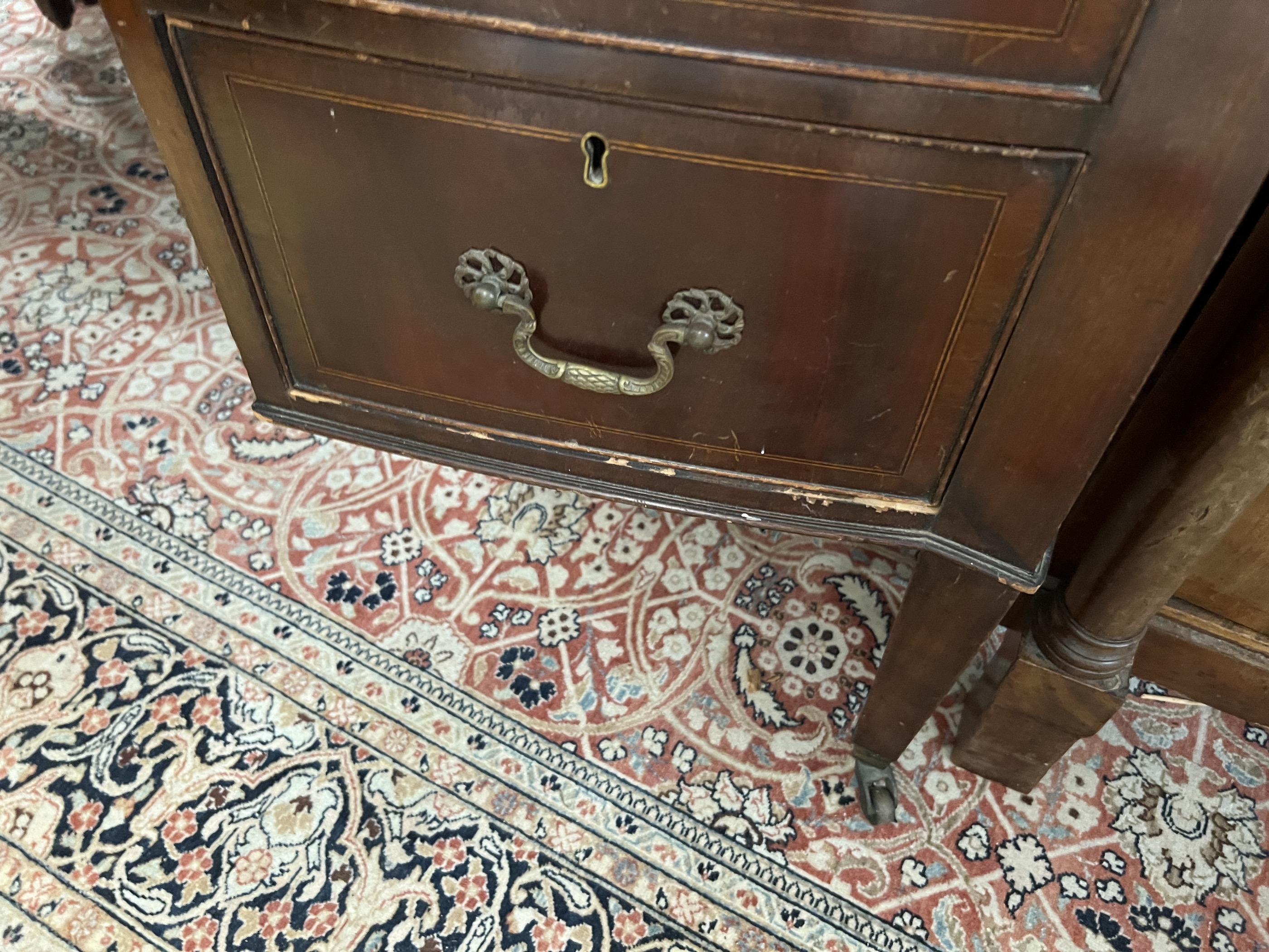 An Edwardian mahogany bow front kneehole washstand, width 122cm, depth 58cm, height 86cm